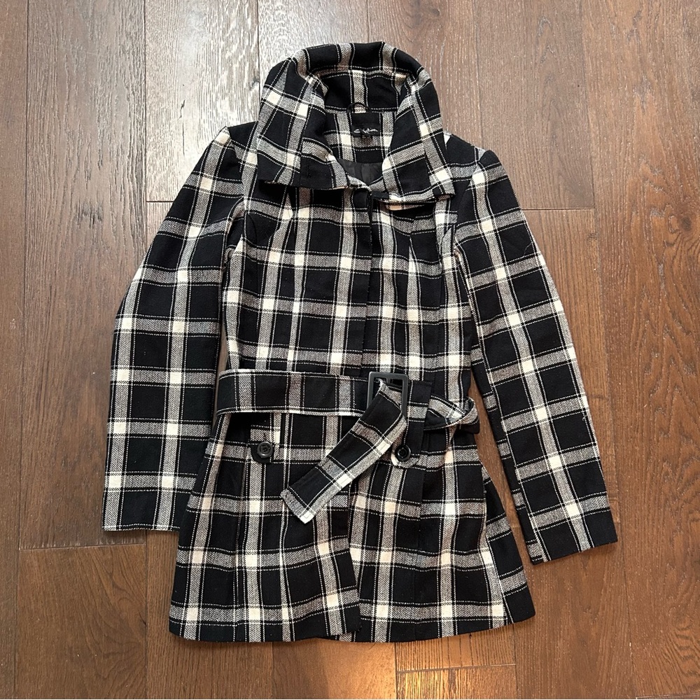 Women’s Plaid Back and White Belted Jacket Size Medium